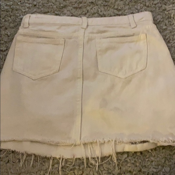 White skirt - Picture 2 of 2